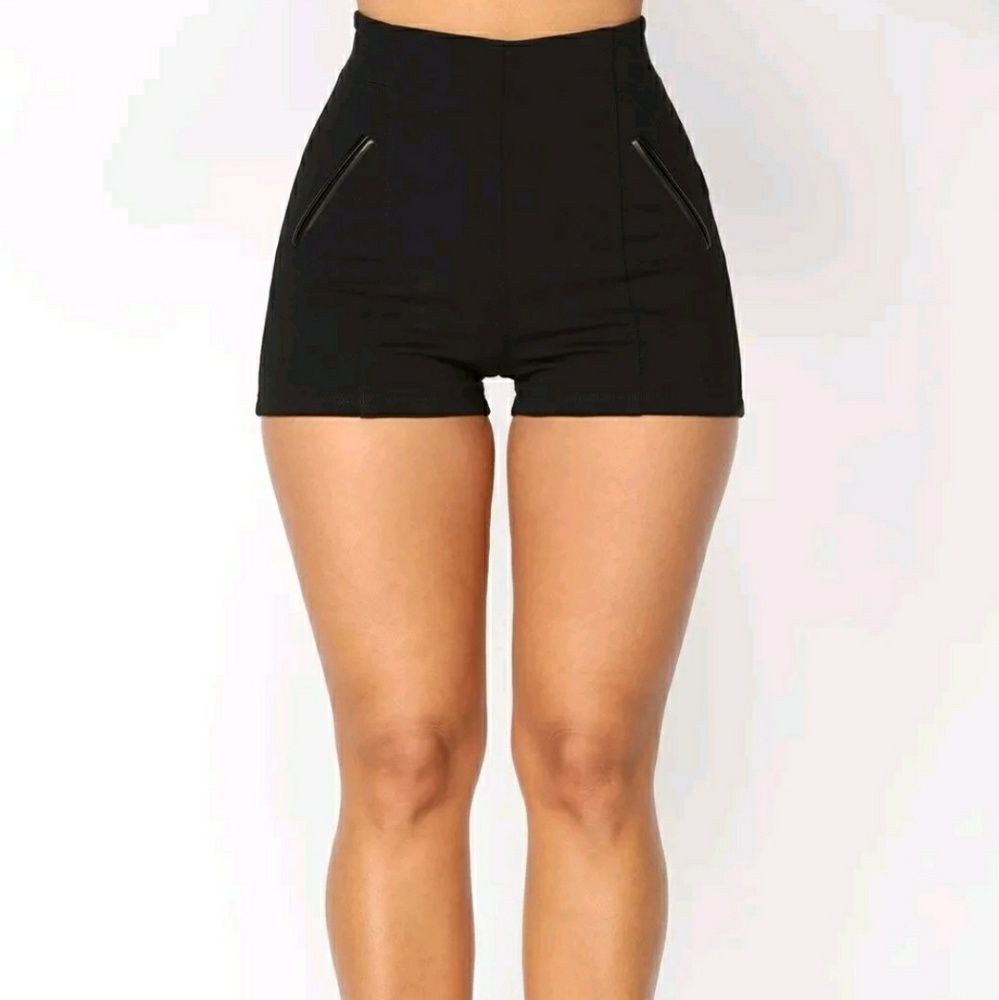 Fashion nova highwaisted shorts
